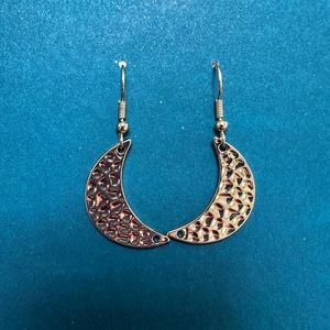 Hammered Crescent Moon Earrings 🌙